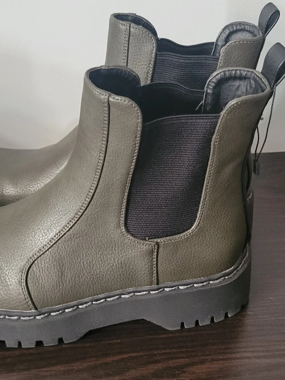 Sincerly Jules Olive Green Leather Hippie Booties with Black Elastic US 7.5